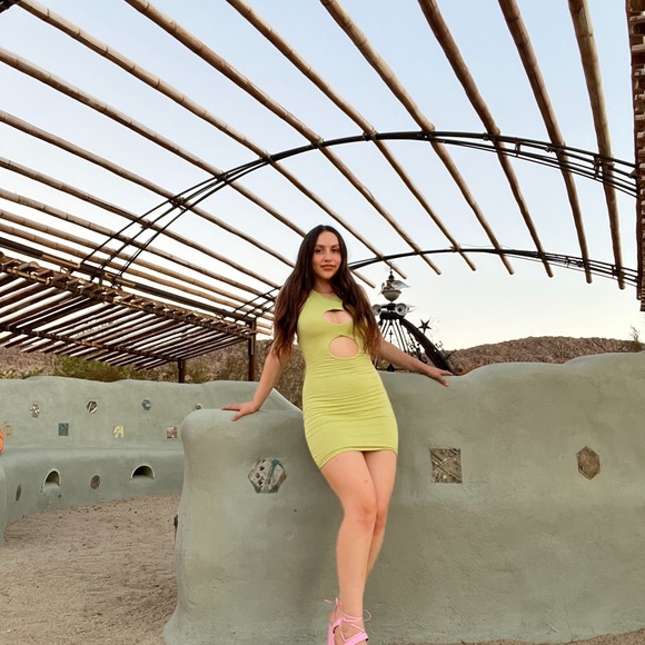 Dress - Picture 2 of 4